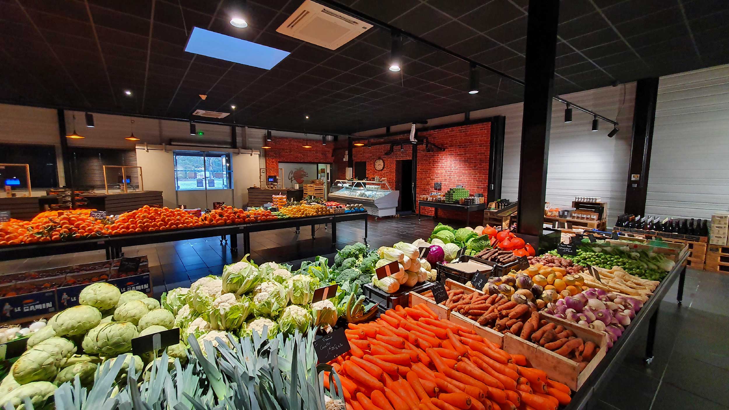 <p>Dans le secteur commercial, l’architecture travail votre projet pour qu’il puisse accueillir le public dans les meilleures conditions tout en renforcant l’attractivité de l’enseigne. De la boutique indépendante à la grande surface spécialisée, CDA-Architecture travaille la scénographie, la fluidité du parcours client et l’identité visuelle&nbsp;;  tout en intégrant l’importance penser à l’optimisation des coûts de la construction et de ceux de l’exploitation futur.</p>